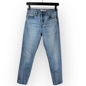 Levi's Women’s Wedgie Jeans Light Wash Button Fly Mid-High Rise Tapered Leg 25